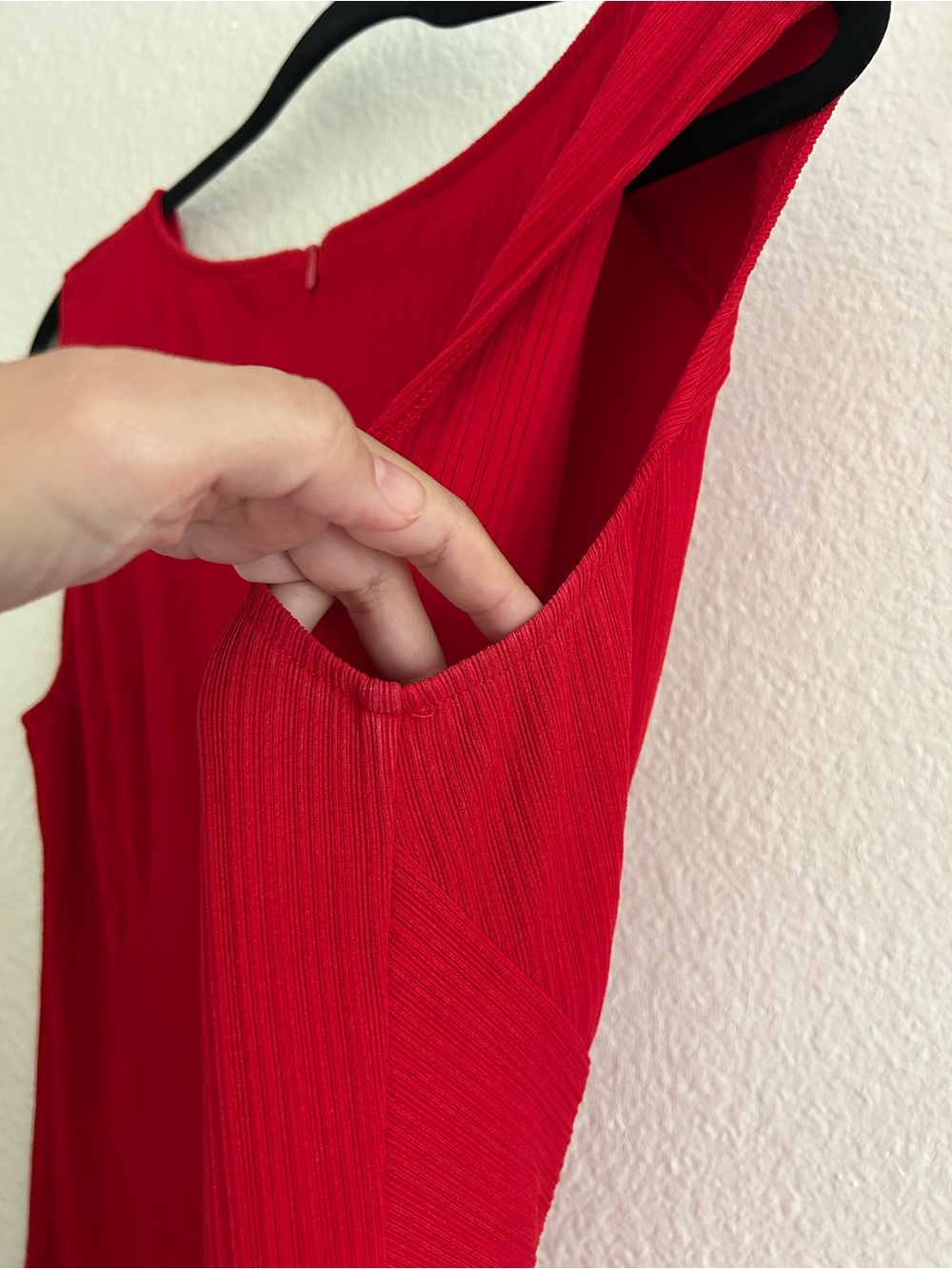 Red Dress - Picture 4 of 6